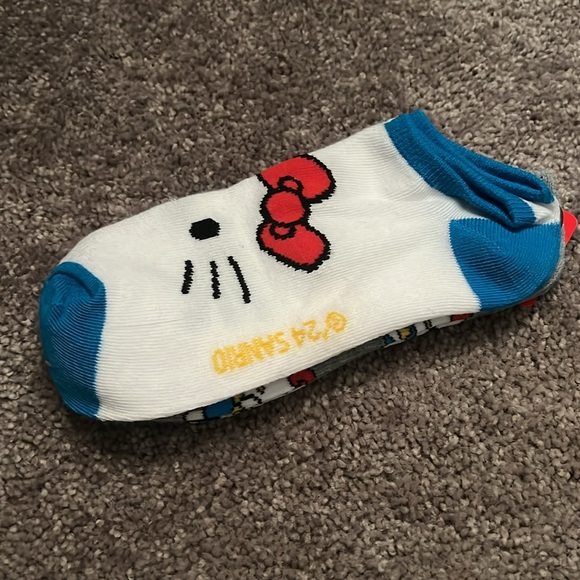 Hello Kitty Socks - Picture 2 of 2